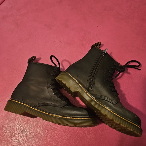 Dr. Martens Other - Junior Doc Martens size 4